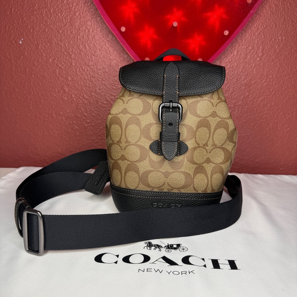 Coach Hudson Small Pack In Signature Canvas - Picture 2 of 8